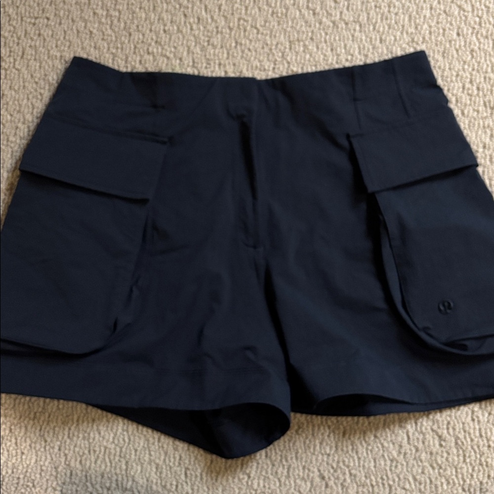 Lululemon Relaxed-Fit Super-High-Rise Cargo Short 4" Black Size : 14